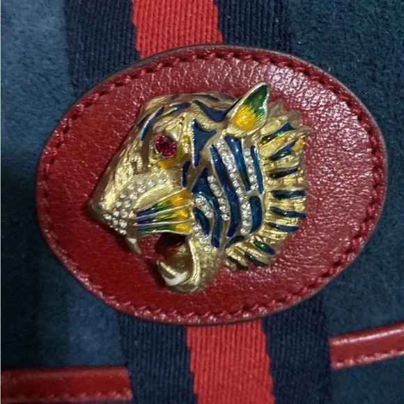 Gucci Handbags - Excellent condition Gucci bag!